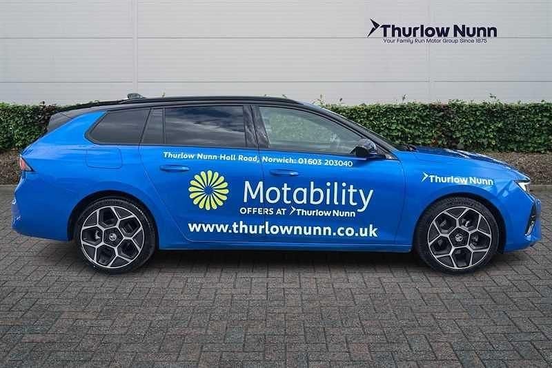 Second-hand Vauxhall Astra Ultimate 130 CP (95 kW) 2025 Albastru Break