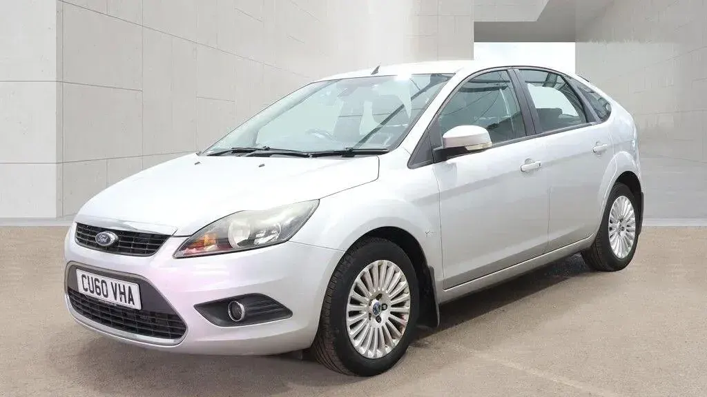 Used Ford Focus Titanium 110 HP (80 kW) 2010 Silver Hatchback
