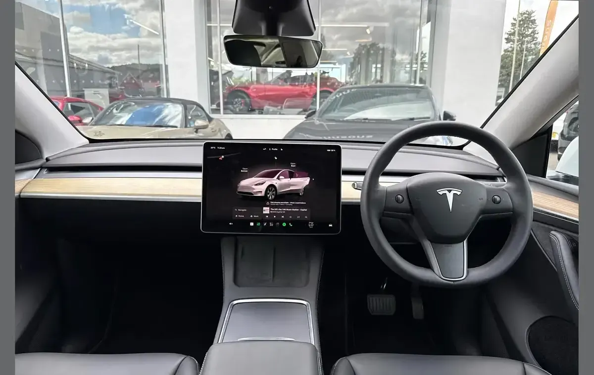 Used Tesla Model Y Long Range AWD 378 kW (514 HP) 2023 White SUV