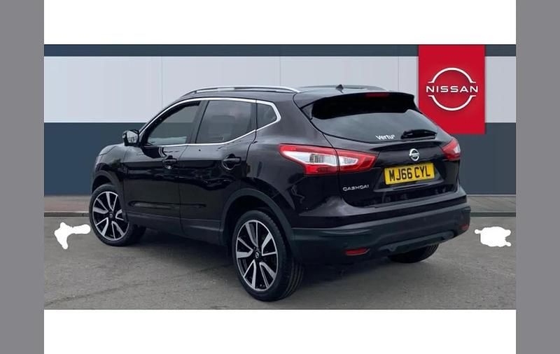 Used Nissan Qashqai Tekna 115 HP (84 kW) 2016 Black SUV