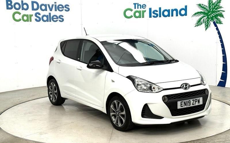 Used Hyundai i10 67 HP (49 kW) 2019 White Hatchback