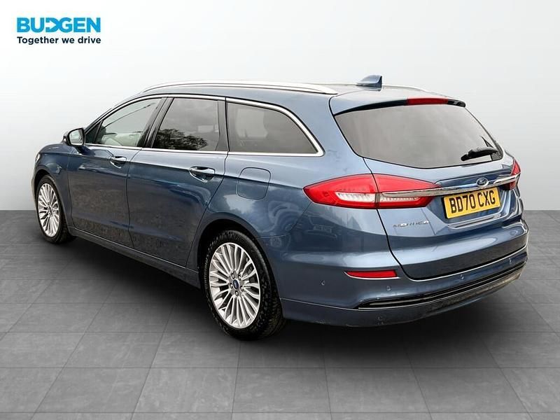 Usado Ford Mondeo Titanium 187 HP (137 kW) 2020 Azul Carrinha