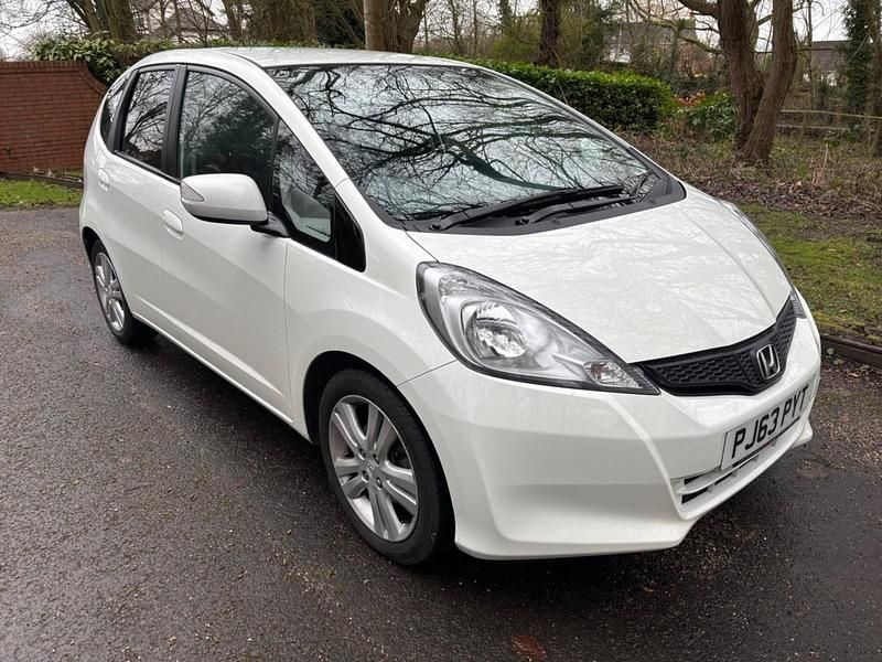 Used Honda Jazz ES 99 HP (72 kW) 2013 White Hatchback