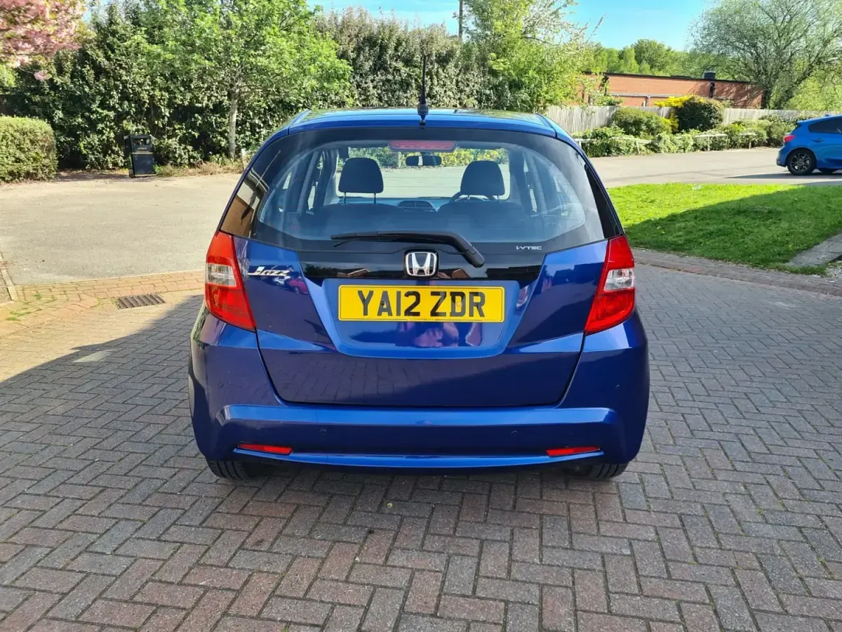 Second-hand Honda Jazz ES 99 CP (72 kW) 2012 Albastru Hatchback