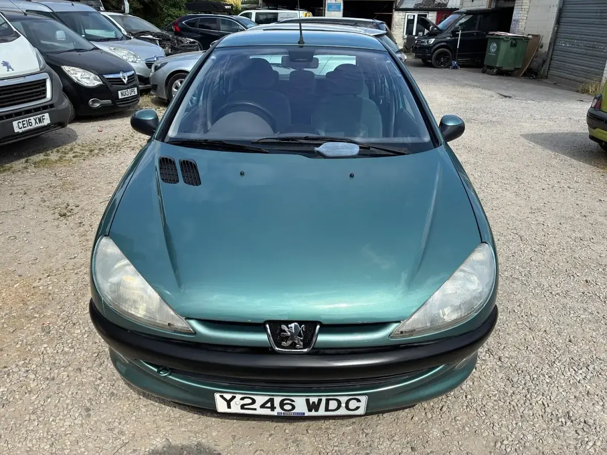 Used Peugeot 206 75 HP (55 kW) 2001 Green Hatchback