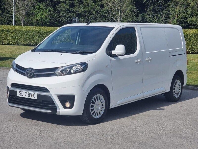 White Used 2017 Toyota Proace Comfort Van | £9,445 (Fair price) - Image 1/4