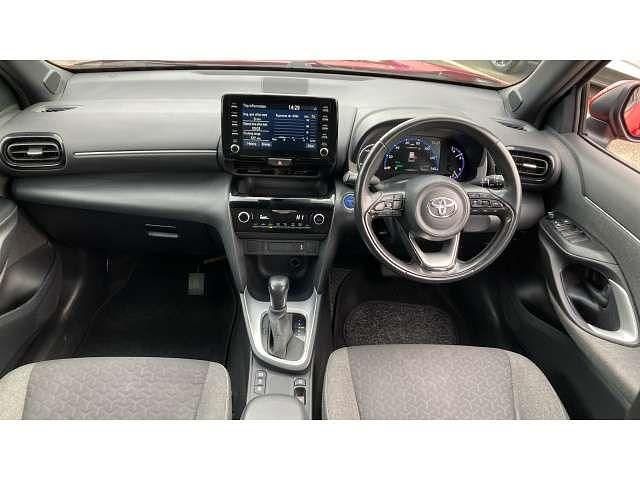 Used Toyota Yaris Cross Design 113 HP (83 kW) 2021 Red SUV