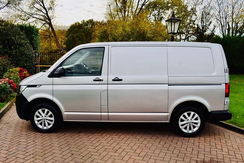 Gebraucht VW Transporter Highline 150 PS (110 kW) 2022 Silber Van