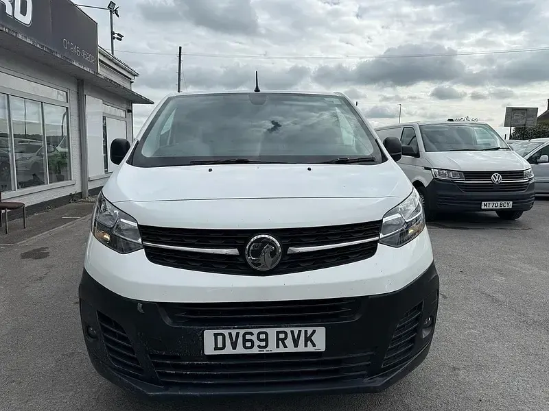 Used Vauxhall Vivaro 100 HP (73 kW) 2019 White MPV