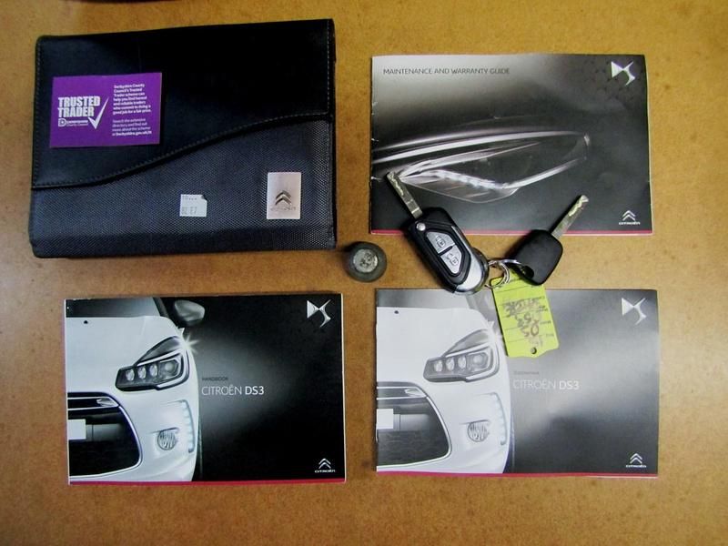 Used Citroën DS3 PureTech 110 HP (80 kW) 2015 White Hatchback