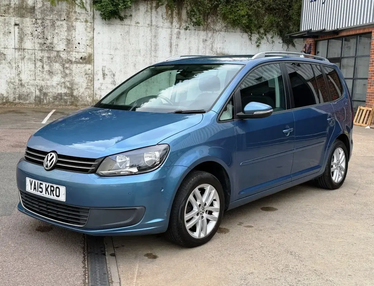 Usado VW Touran SE 140 HP (102 kW) 2015 Azul Monovolume