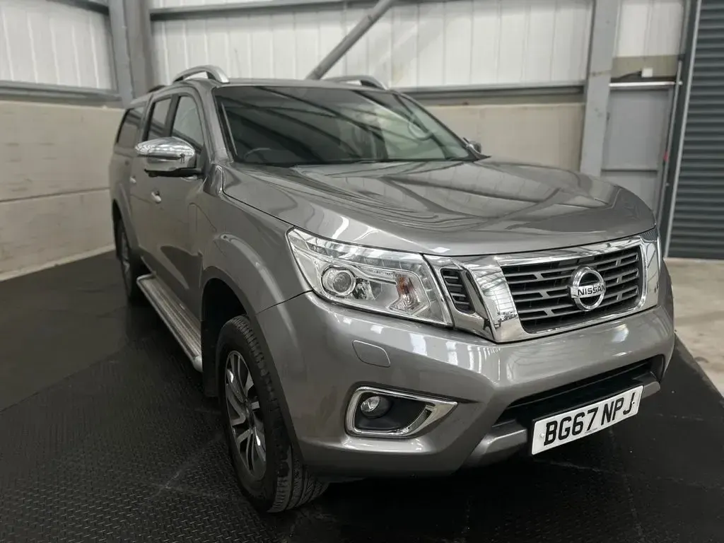 Used Nissan Navara Tekna 190 HP (139 kW) 2017 Grey Pickup
