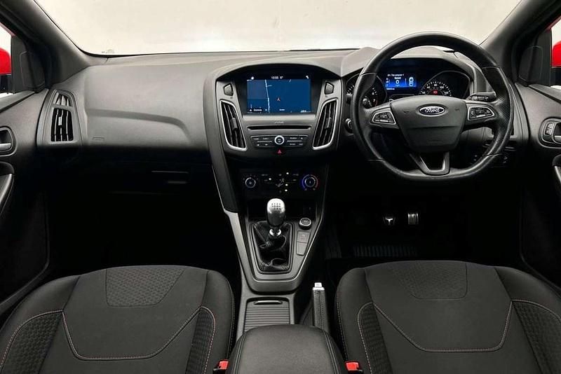 Used Ford Focus ST-Line 138 HP (101 kW) 2018 Red Hatchback