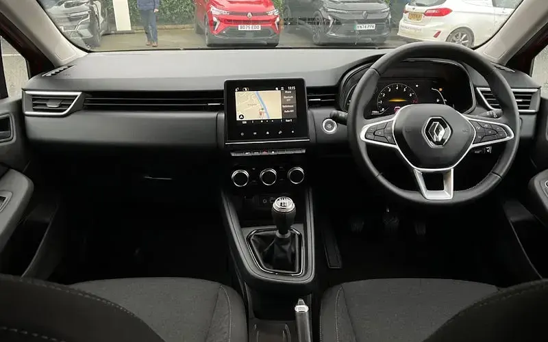 Used Renault Clio Evolution 90 HP (66 kW) 2023 Red Hatchback