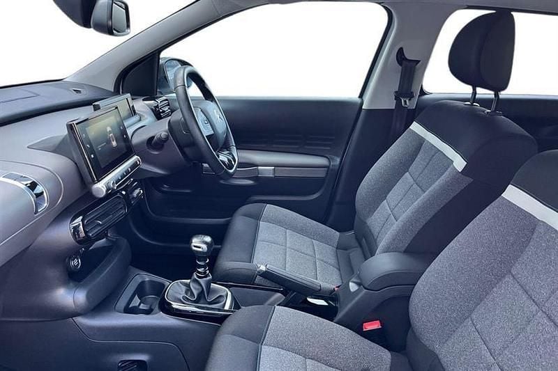 Used Citroën C4 Cactus Flair 110 HP (80 kW) 2020 Pearl white Hatchback