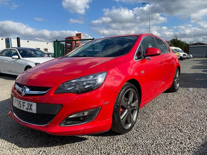 Used Vauxhall Astra SRi 140 HP (102 kW) 2015 Red Hatchback