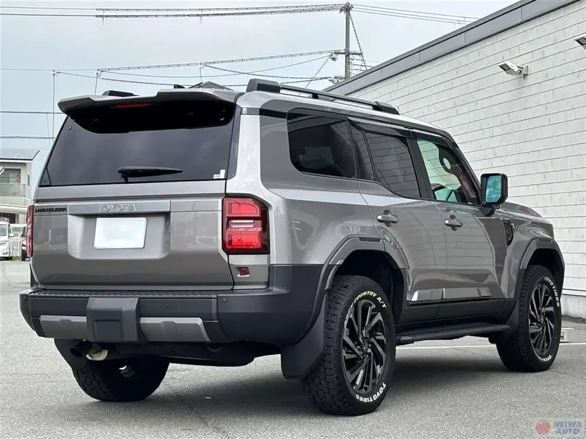 Usado Toyota Land Cruiser 163 HP (119 kW) 2025 Castanho SUV