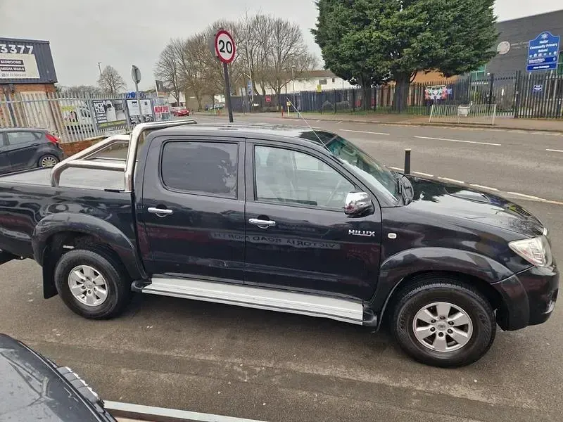 Used Toyota HiLux 2011 Black Pickup