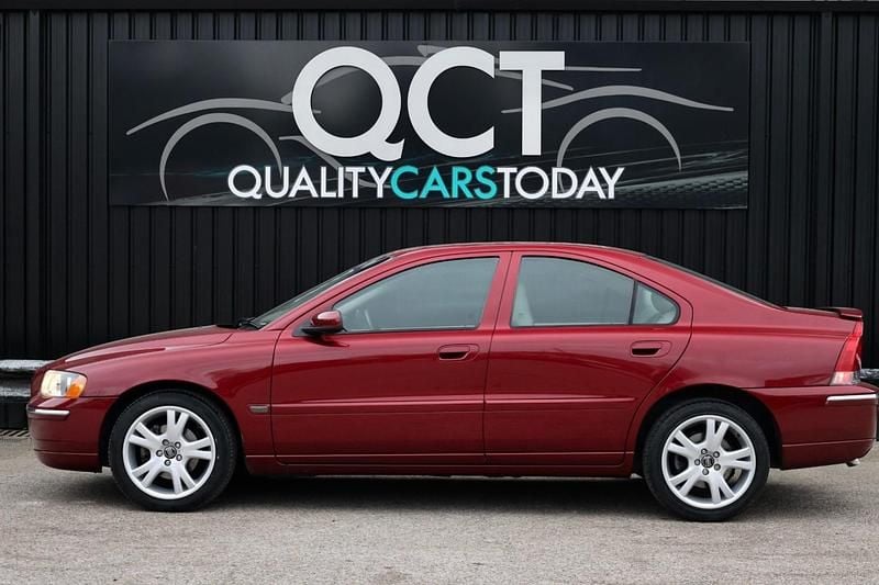 Used Volvo S60 SE 2005 Red Sedan