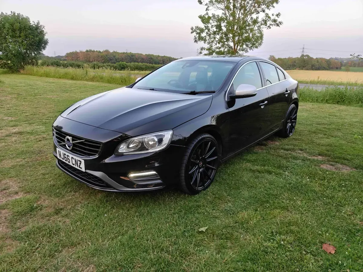 Used Volvo S60 R-Design 190 HP (139 kW) 2016 Black Sedan
