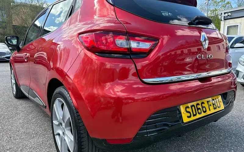 Used Renault Clio Dynamique 73 HP (53 kW) 2016 Red Hatchback