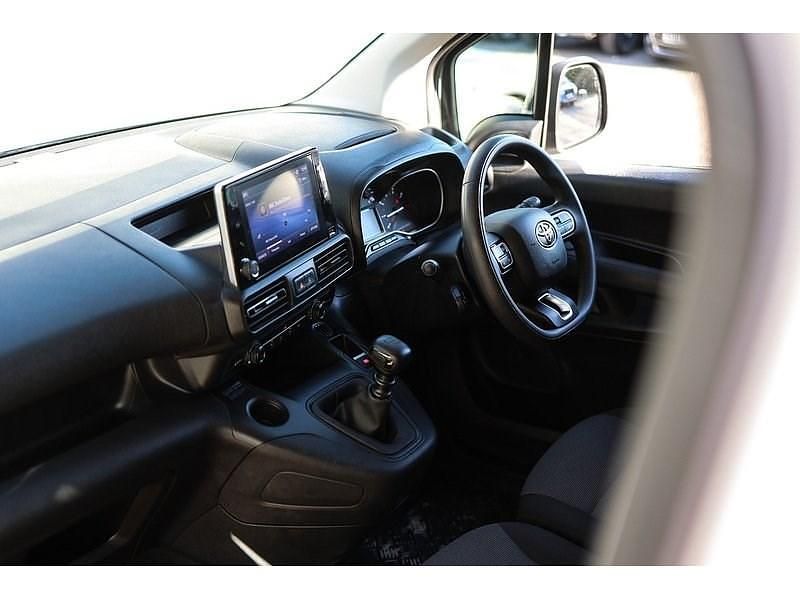 Used Toyota Proace 120 HP (88 kW) 2022 White MPV