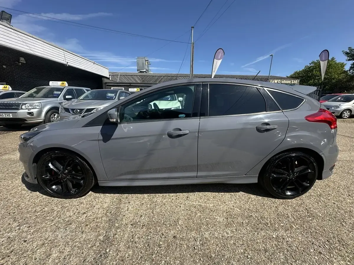 Used Ford Focus ST 185 HP (136 kW) 2017 Grey Hatchback