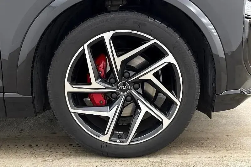 Używany Audi e-tron Performance 225 kW (306 KM) 2025 Czarny SUV