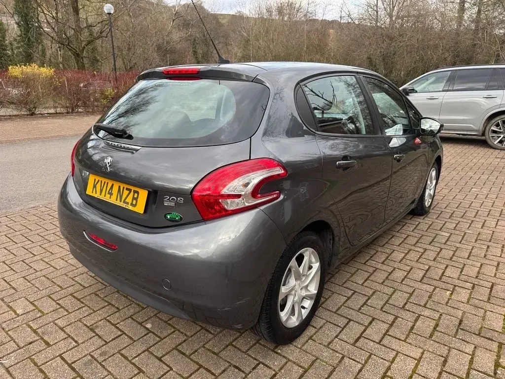 Used Peugeot 208 Active 92 HP (67 kW) 2014 Grey Hatchback