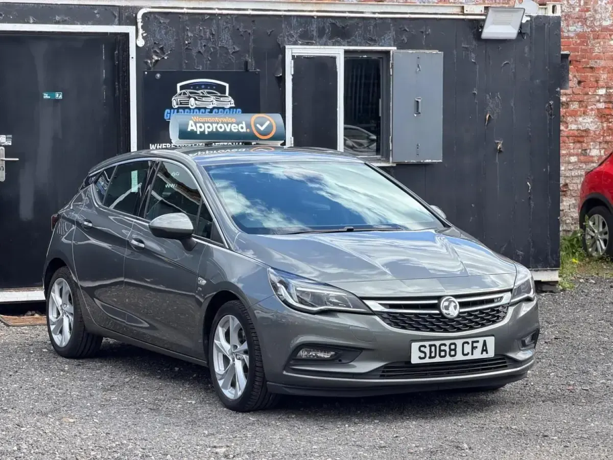 Gebraucht Vauxhall Astra SRi 200 PS (147 kW) 2018 Grau Kleinwagen