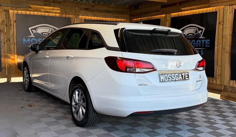Used Vauxhall Astra Design Edition 110 HP (80 kW) 2018 White Estate