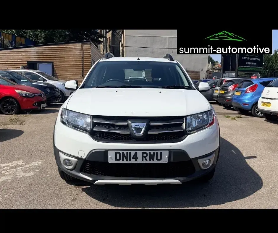Used Dacia Sandero Lauréate 90 HP (66 kW) 2014 White Hatchback