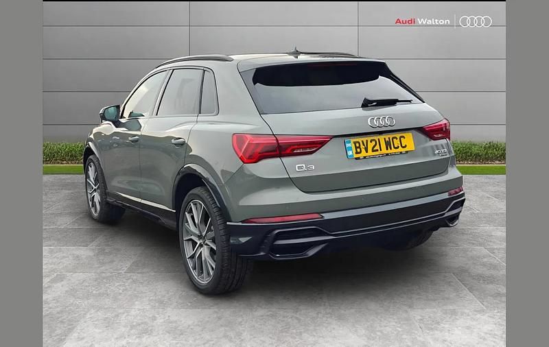 Begagnad Audi Q3 Advanced 196 HK (144 kW) 2021 Grå SUV