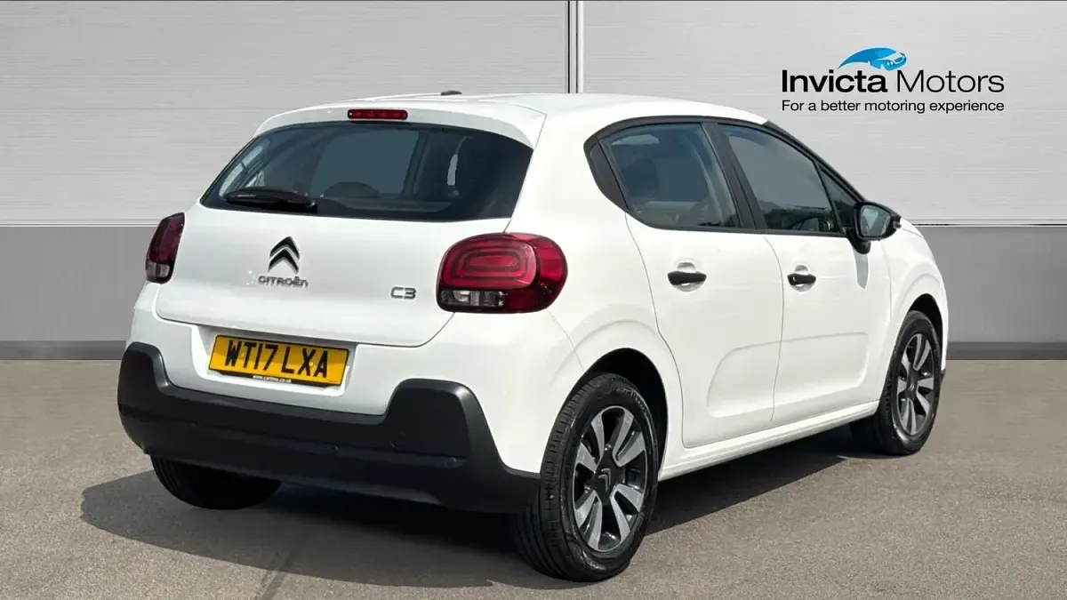 Used Citroën C3 PureTech 82 HP (60 kW) 2017 Bianca white gloss Hatchback