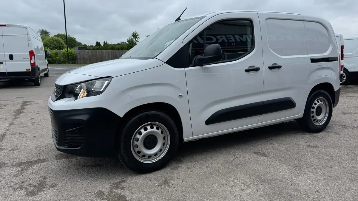 Used Peugeot E-Partner Premium 100 kW (136 HP) 2023 White MPV