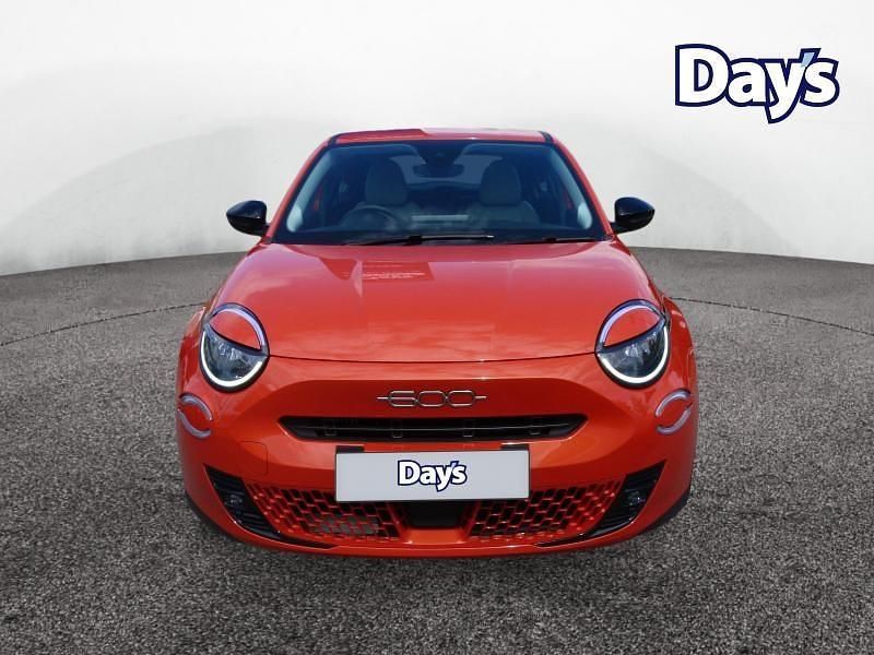 Used Fiat 600 S 100 HP (73 kW) 2024 Orange SUV