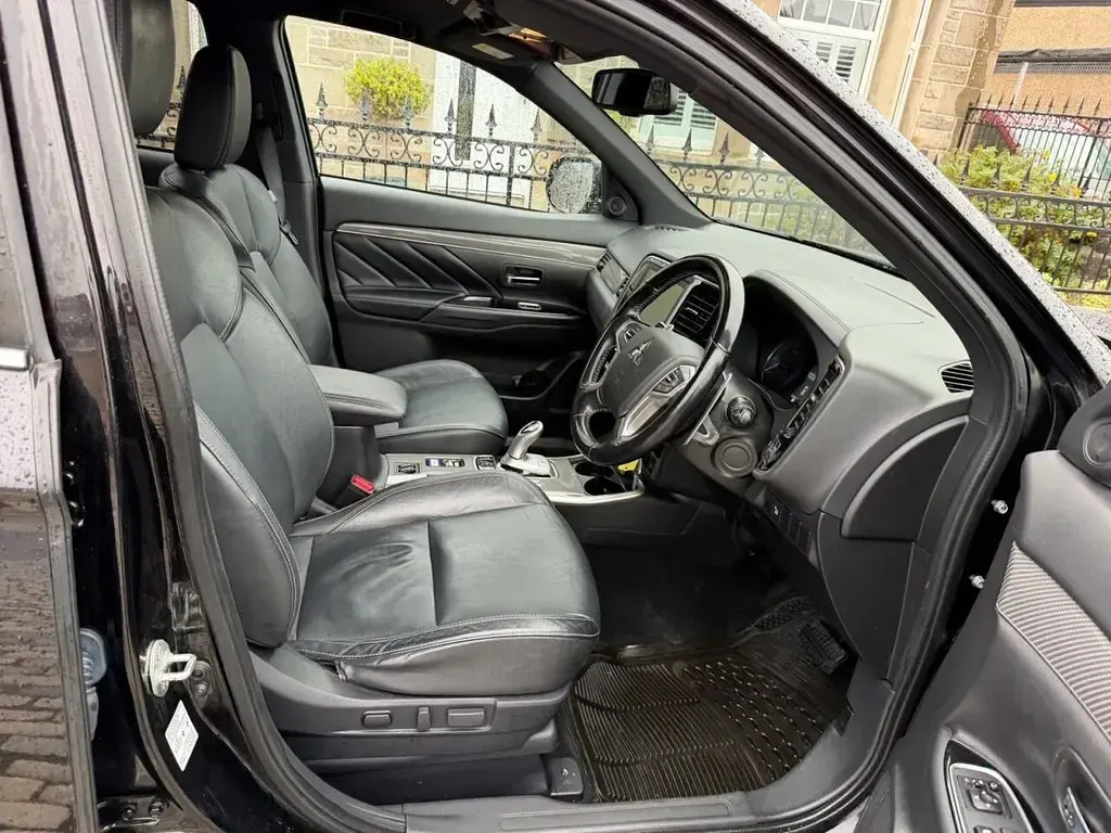 Used Mitsubishi Outlander 224 HP (164 kW) 2020 Black SUV