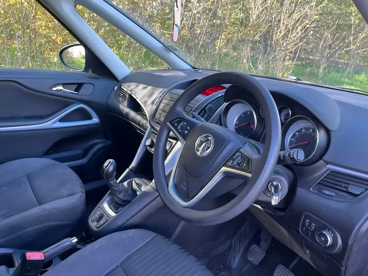 Used Vauxhall Zafira Design Edition 2016 Green MPV