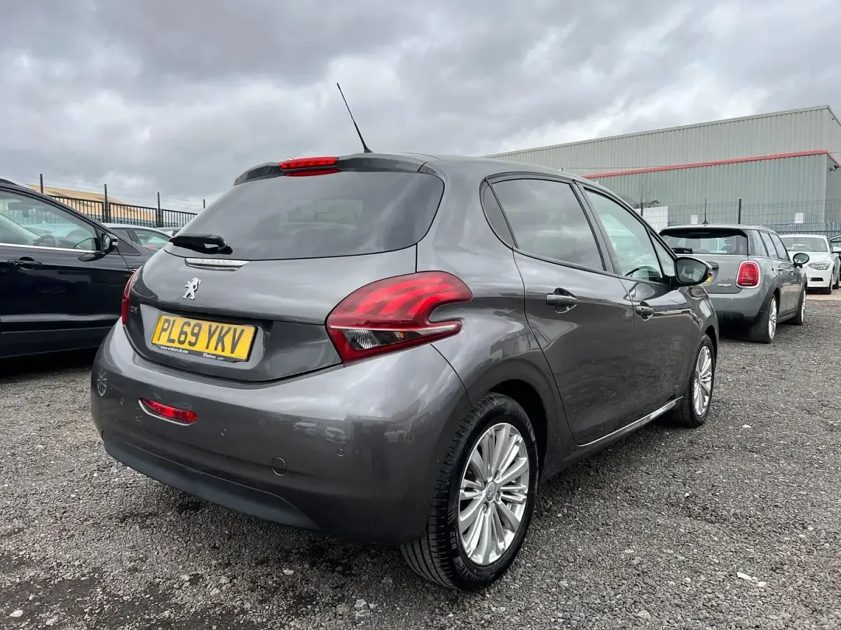 Used Peugeot 208 Signature Sky 2019 Grey Hatchback