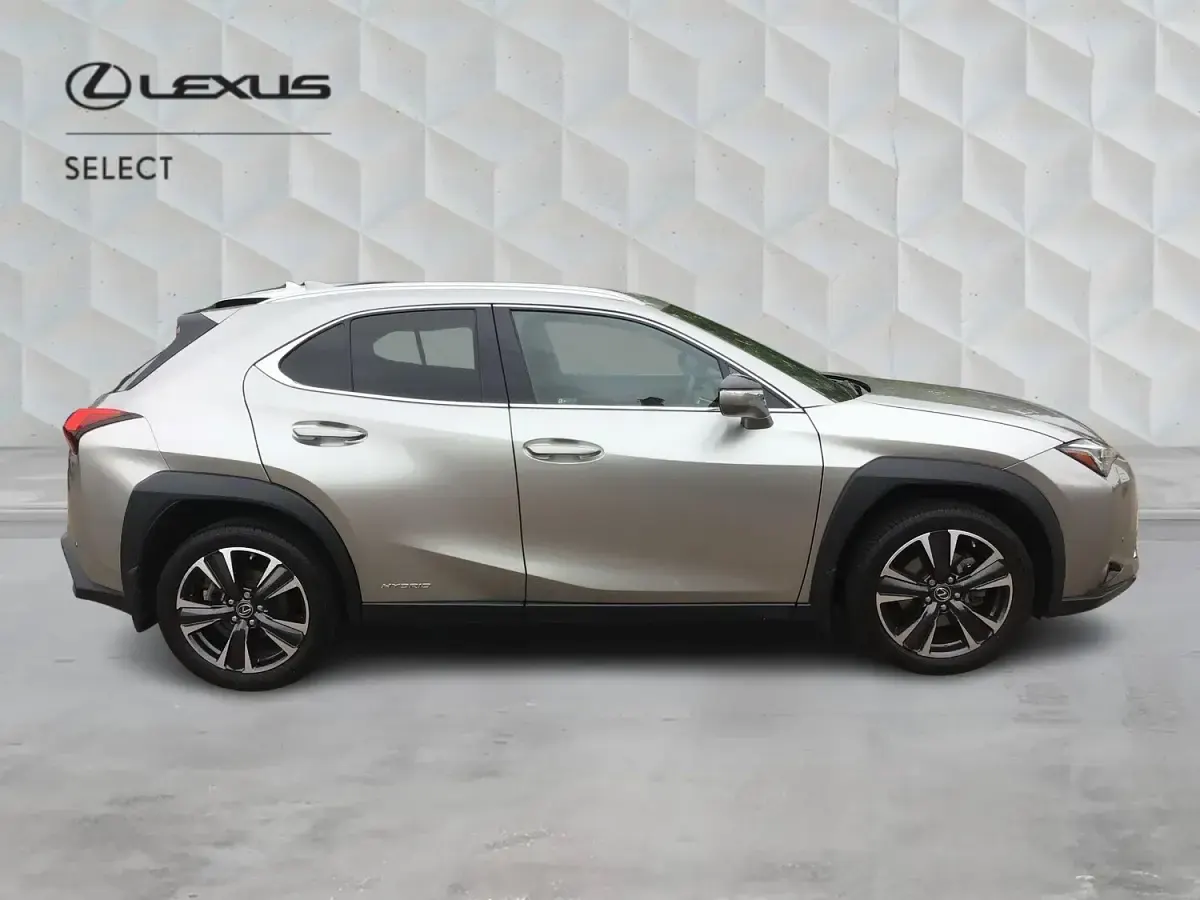 Used Lexus UX 184 HP (135 kW) 2022 Silver SUV