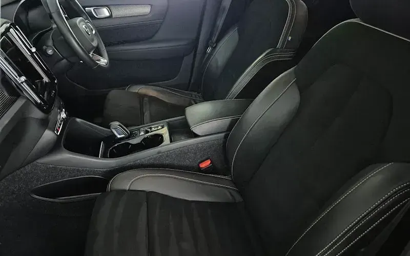 Used Volvo XC40 R-Design 211 HP (155 kW) 2021 Black SUV