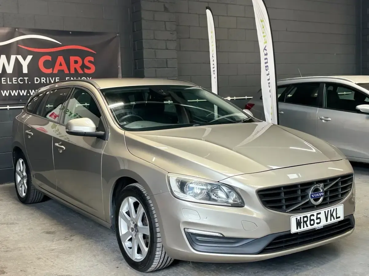 Używany Volvo V60 Business Edition 150 KM (110 kW) 2015 Złoty Kombi