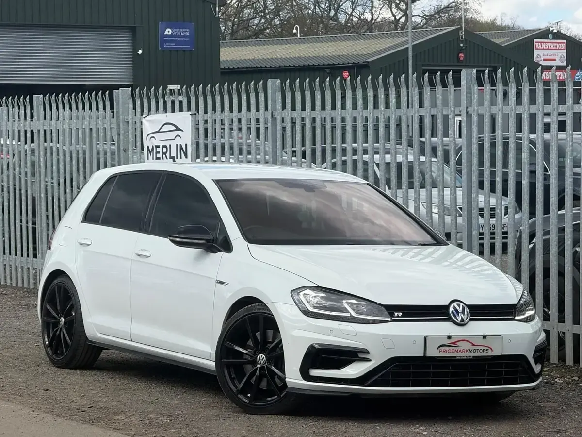 Begagnad VW Golf VII R 310 HK (228 kW) 2018 Vit Halvkombi