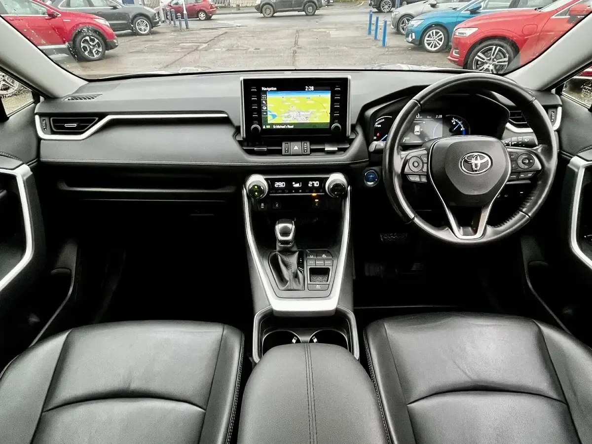 Used Toyota RAV4 Hybrid 218 HP (160 kW) 2021 Silver SUV