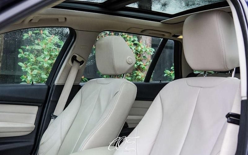 Used BMW 330 Comfort Edition 258 HP (189 kW) 2015 Blue Estate