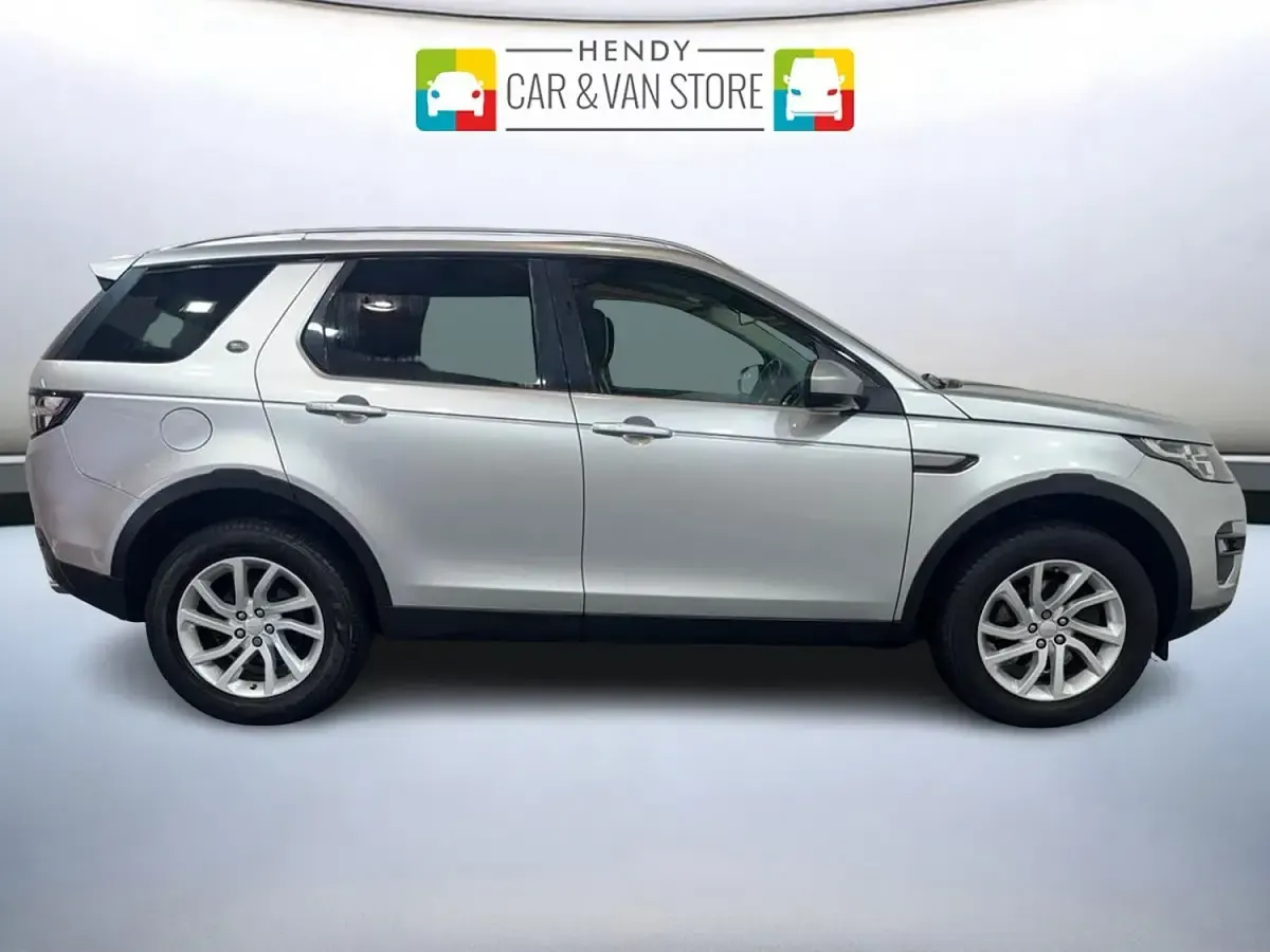 Used Land Rover Discovery 5 SE 2017 Silver SUV