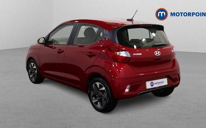 Used Hyundai i10 Advanced 79 HP (58 kW) 2025 Red Hatchback