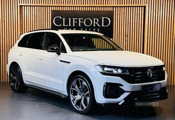 White Used 2019 VW Touareg R-line SUV | £29,995 (A bit pricey) - Image 1/4