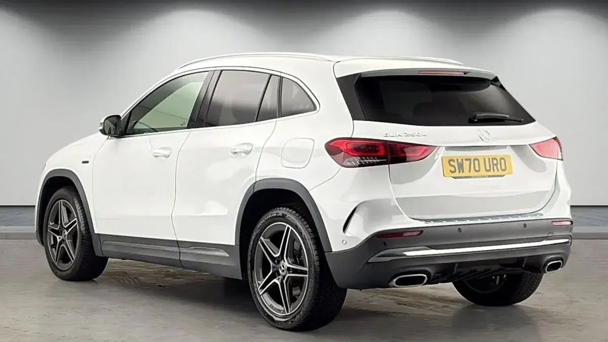 Used Mercedes GLA250 Exclusive 2020 Digital white SUV