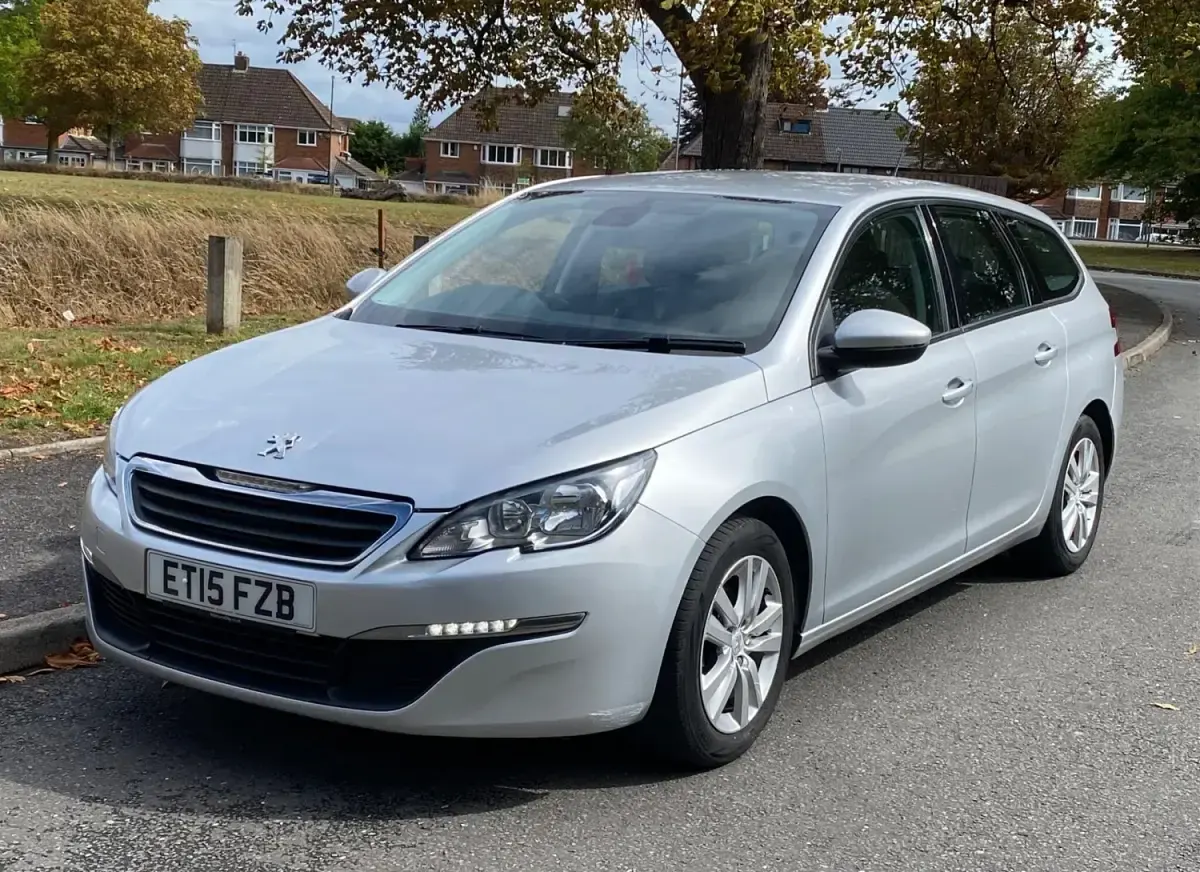 Używany Peugeot 308 Active 2015 Srebrny Kombi